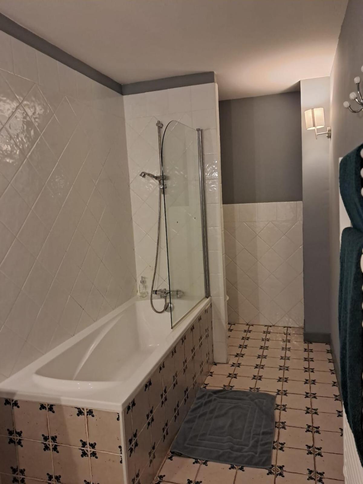 Nabat Le Haut, Chambre Et Table D'Hotes Courniou エクステリア 写真